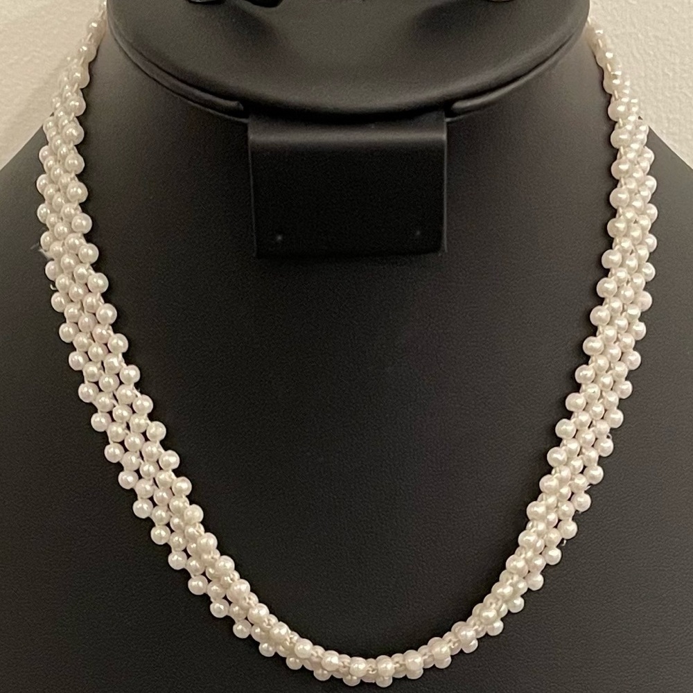 VNTG Pearl Necklace Elastic Faux Pearls Balletcore